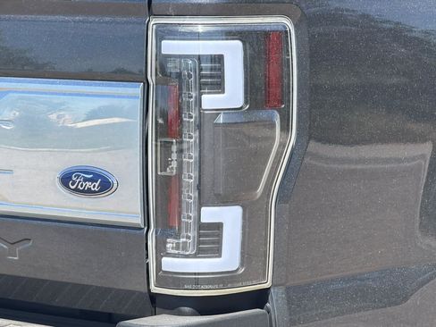 Used 2019 Ford F250 Platinum w/ Platinum Ultimate Package AWD/4WD image 27