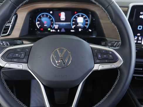 Certified 2026 Volkswagen Atlas SE FWD image 11