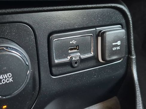 Used 2016 Jeep Renegade Latitude w/ Safety & Security Group AWD/4WD image 30