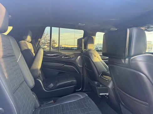 Used 2021 Cadillac Escalade Sport Platinum image 9