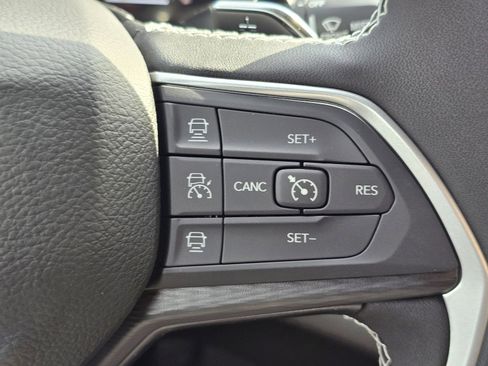 New 2025 Jeep Grand Cherokee L Laredo image 14