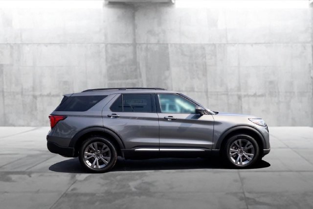 Certified 2025 Ford Explorer Active w/ Active Comfort Package AWD/4WD image 5