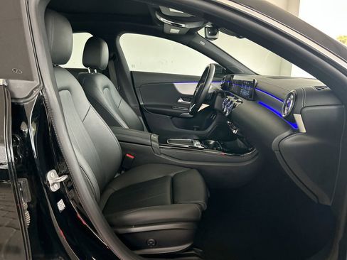 Used 2025 Mercedes-Benz CLA 250 image 32