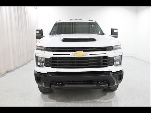 Certified 2024 Chevrolet Silverado 2500 Custom w/ Custom Value Package image 2