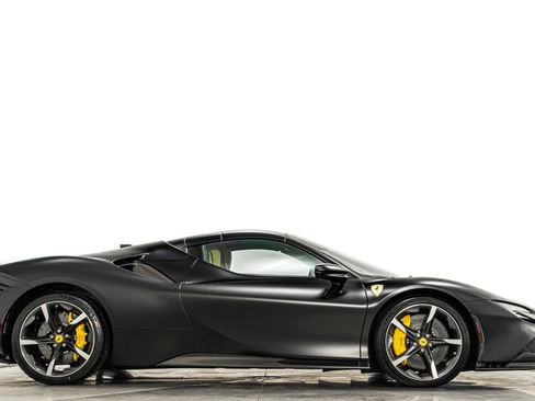 Used 2024 Ferrari SF90 Spider image 18