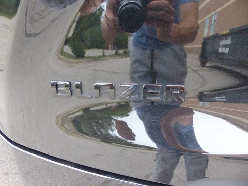 Used 2023 Chevrolet Blazer LT w/ Sound & Technology Package FWD image 9