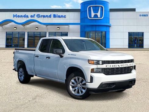 Used 2019 Chevrolet Silverado 1500 Custom w/ Custom Value Package AWD/4WD image 1