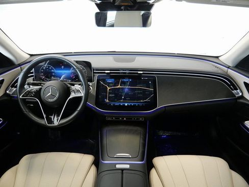 Used 2025 Mercedes-Benz E 350 4MATIC Sedan image 13