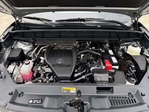 Used 2025 Toyota Highlander LE FWD image 35