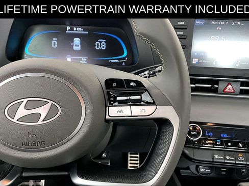 Used 2025 Hyundai Elantra Sport image 22