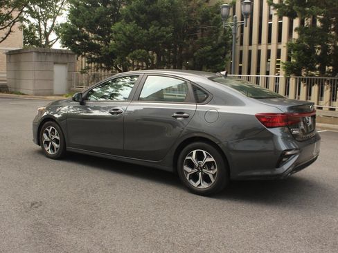 Used 2021 Kia Forte LXS FWD image 9
