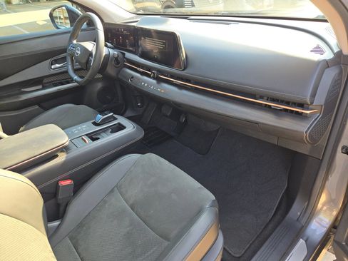 Used 2023 Nissan Ariya FWD image 27