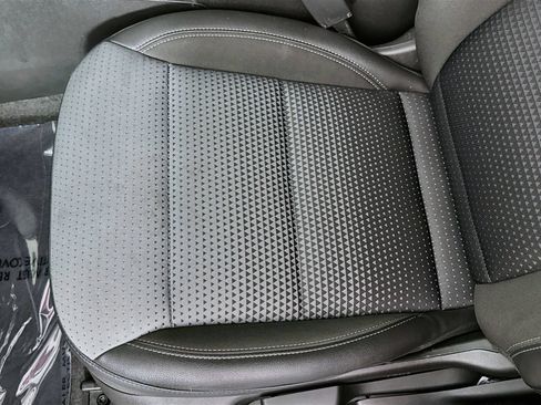 Used 2025 Chevrolet Trax LT FWD image 19