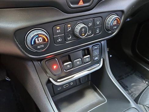 Used 2021 GMC Terrain SLT AWD/4WD image 12