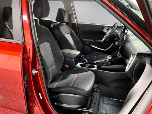 Used 2025 Kia Soul LX w/ LX Technology Package FWD image 25