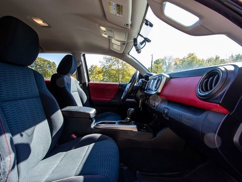 Used 2016 Toyota Tacoma SR5 image 16