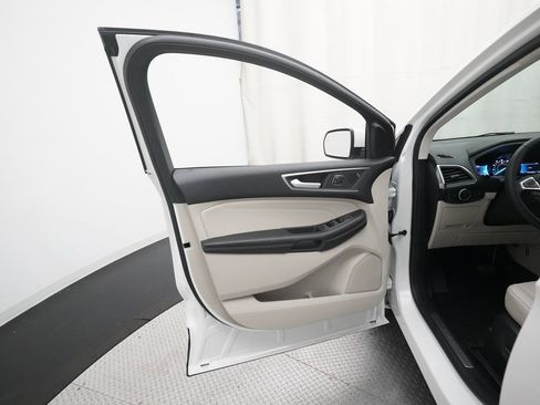 Used 2024 Ford Edge Titanium image 30