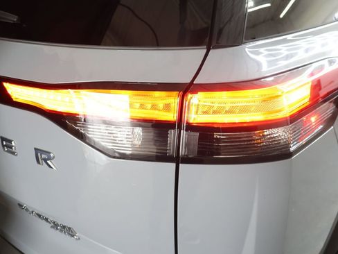 Used 2022 Nissan Pathfinder Platinum image 30