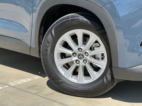 Used 2025 Toyota Grand Highlander FWD image 2