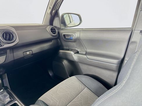 Used 2022 Toyota Tacoma TRD Off-Road w/ Technology Package image 26