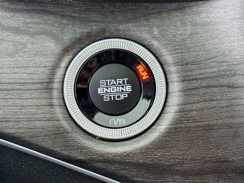 Used 2023 Jeep Grand Cherokee L Limited image 31