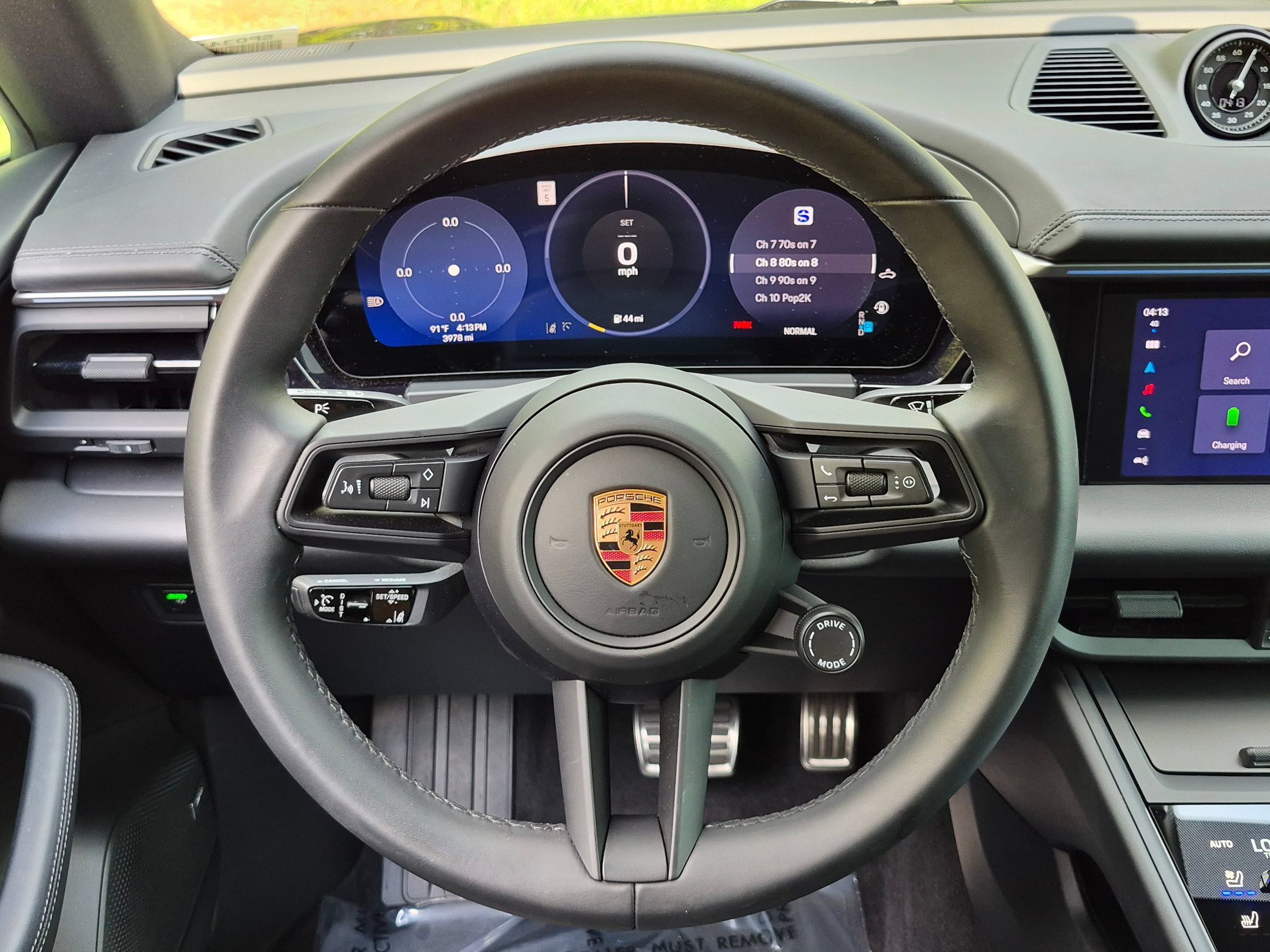 Certified 2025 Porsche Macan 4S Electric AWD/4WD image 8