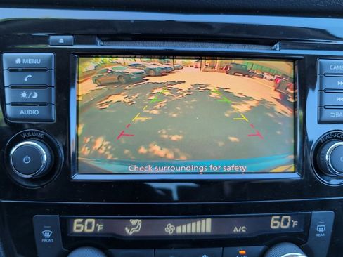 Used 2018 Nissan Rogue SV AWD/4WD image 16