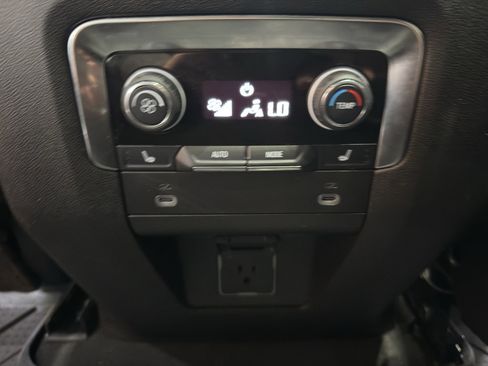 Used 2024 Chevrolet Suburban Z71 w/ Luxury Package AWD/4WD image 14