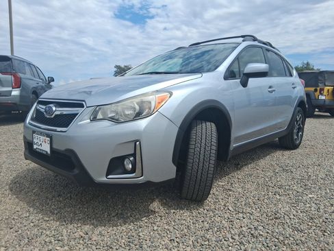 Used 2017 Subaru Crosstrek 2.0i Premium AWD/4WD image 1