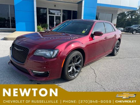 Used 2023 Chrysler 300 Touring L w/ Popular Equipment Group RWD image 3