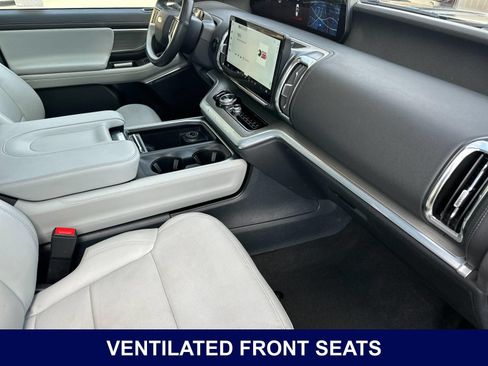 Used 2025 Ford Expedition Max Platinum w/ Driver's Package AWD/4WD image 19