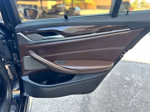 Used 2018 BMW M550i xDrive image 17