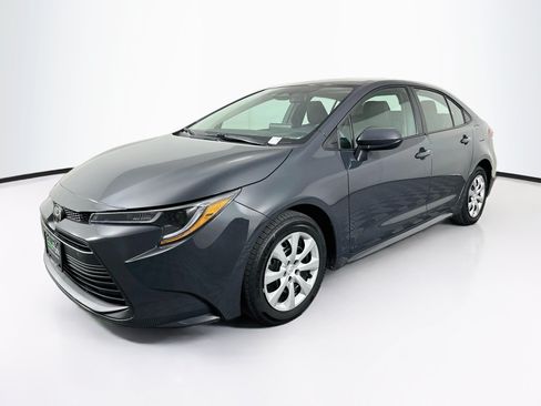 Used 2025 Toyota Corolla LE FWD image 3
