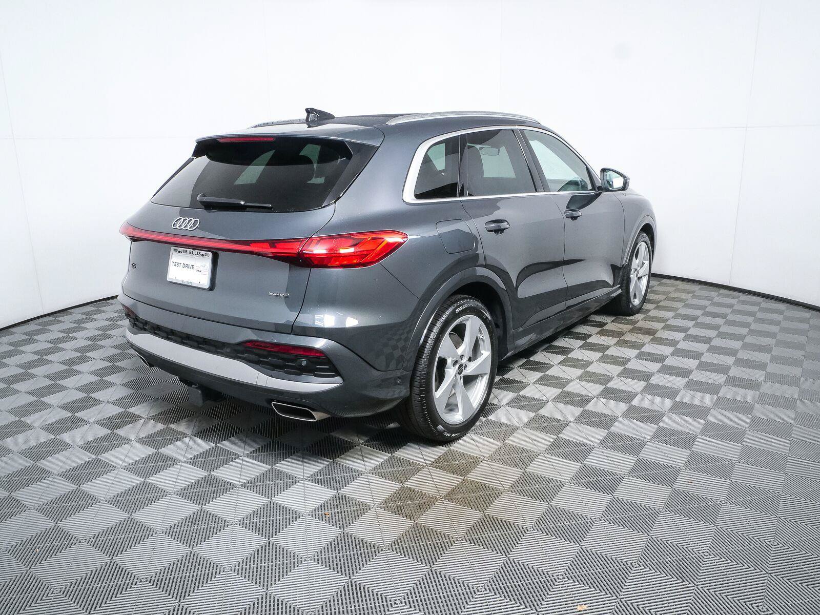 Used 2025 Audi Q5 Prestige AWD/4WD image 3