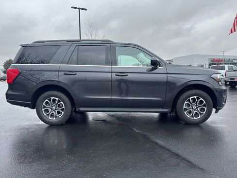 Used 2024 Ford Expedition XLT image 2