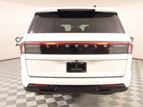 New 2026 Lincoln Navigator Reserve AWD/4WD image 24