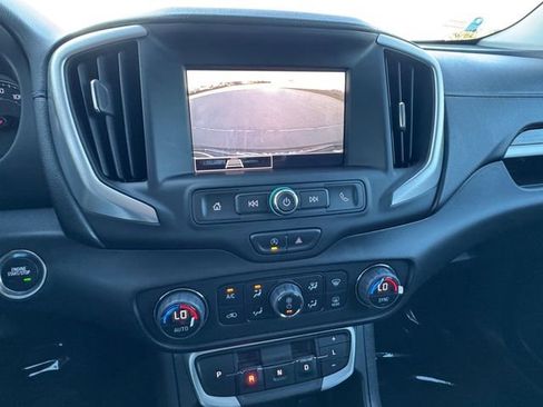 Used 2022 GMC Terrain SLE w/ Driver Convenience Package image 9