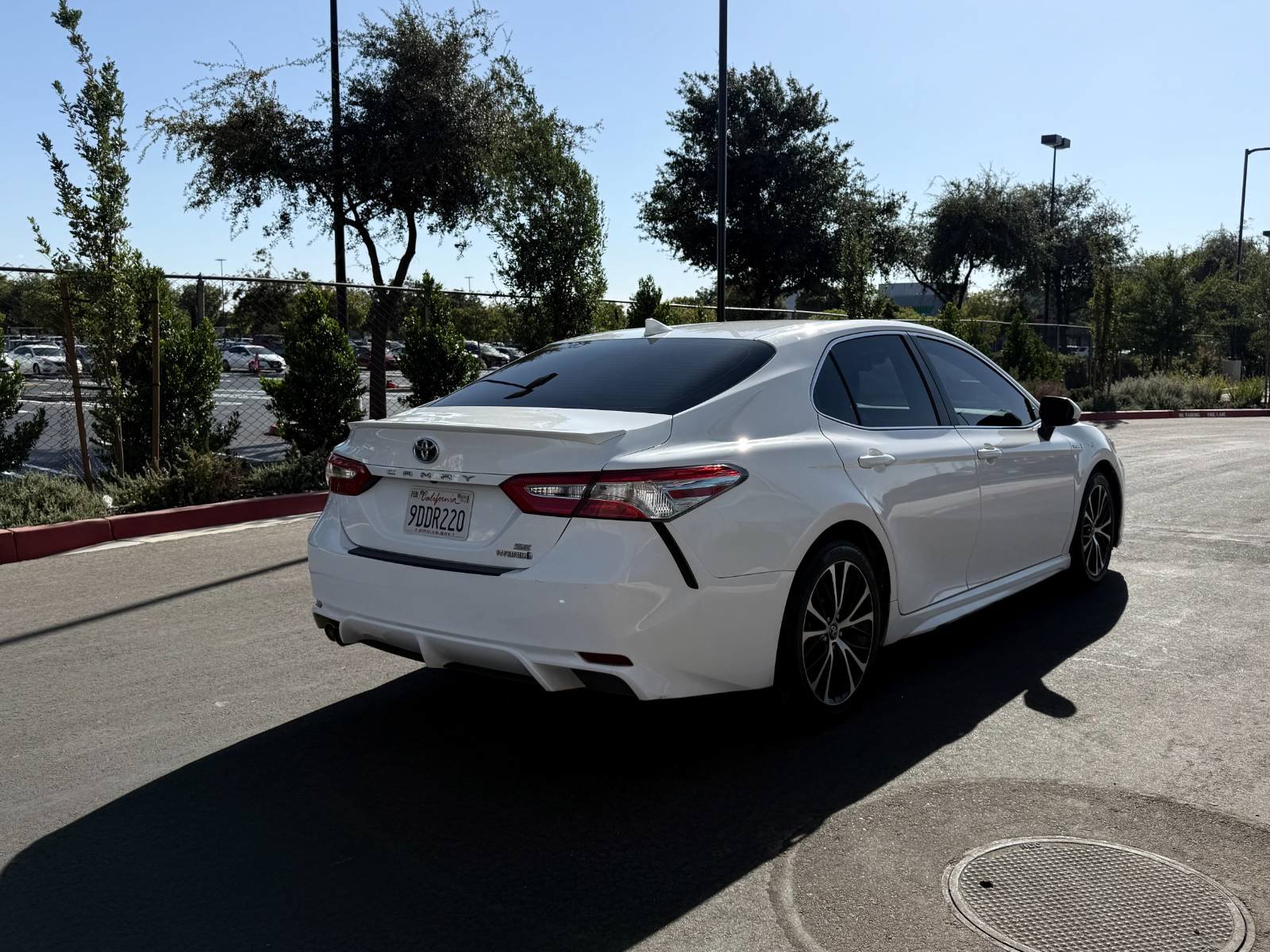 Used 2020 Toyota Camry SE w/ Carpet Mat Package FWD image 8