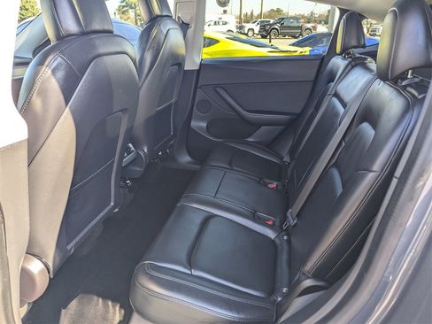 Used 2021 Tesla Model Y 2WD image 9