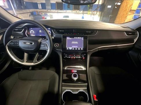 Used 2024 Jeep Grand Cherokee Laredo X image 16