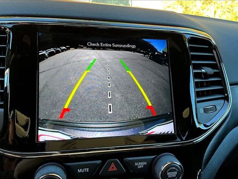 Certified 2021 Jeep Grand Cherokee Laredo X image 21