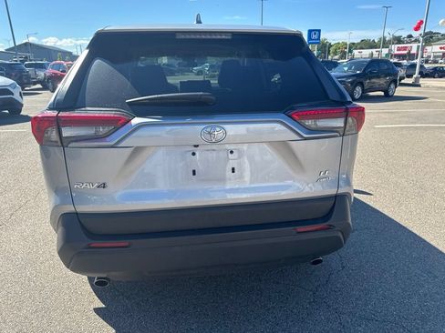 Used 2025 Toyota RAV4 LE AWD/4WD image 5