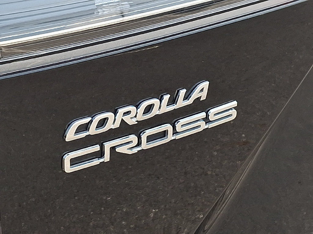 Certified 2025 Toyota Corolla Cross XLE FWD image 30