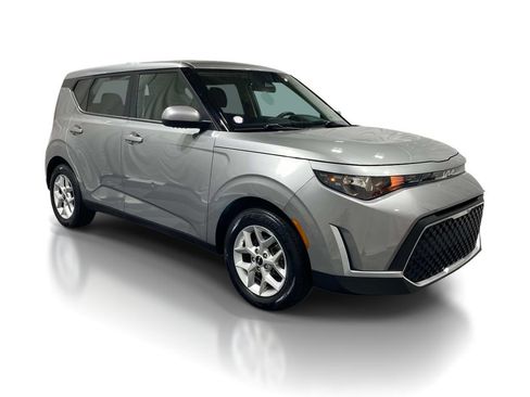 Used 2025 Kia Soul LX w/ LX Technology Package FWD image 5