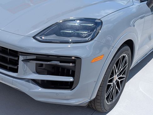 New 2026 Porsche Cayenne Coupe AWD/4WD image 12