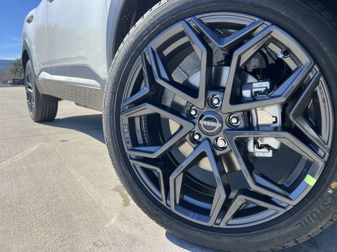 New 2026 Nissan Kicks SR w/ SR Premium Package FWD image 7