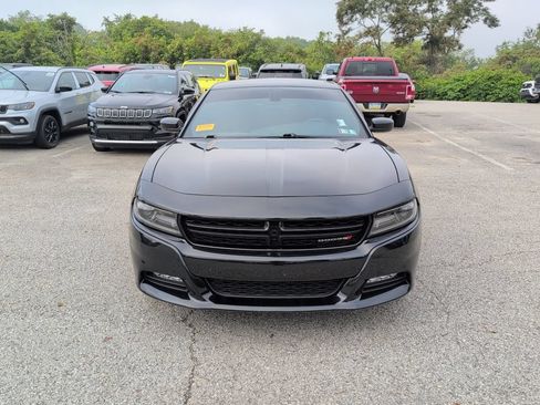Used 2019 Dodge Charger SXT w/ Driver Confidence Group AWD/4WD image 2