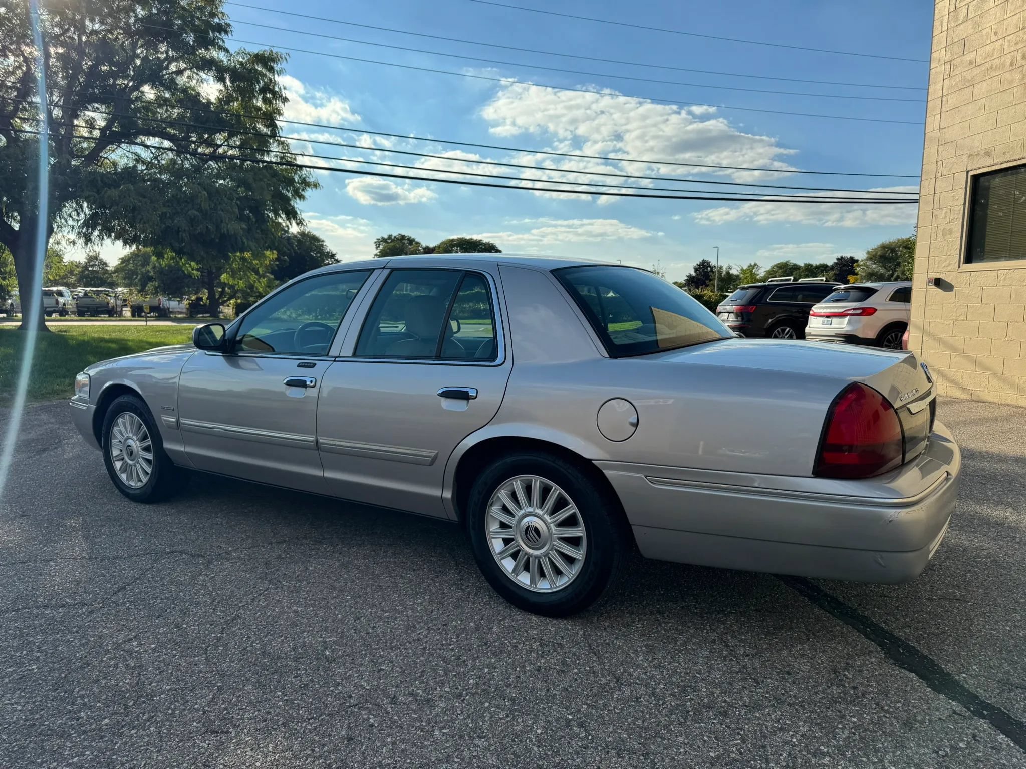 Used 2010 Mercury Grand Marquis LS RWD image 6