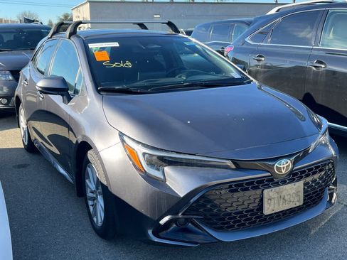 Used 2025 Toyota Corolla SE image 3