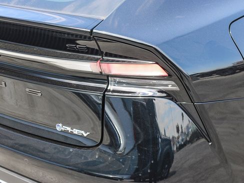 New 2026 Toyota Prius SE image 10